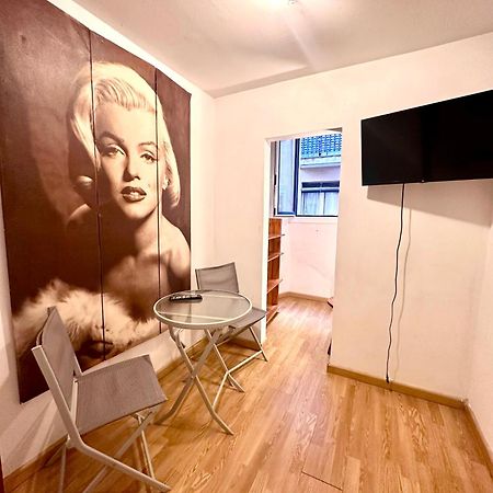 Private Rooms In City Center Barcelone Extérieur photo