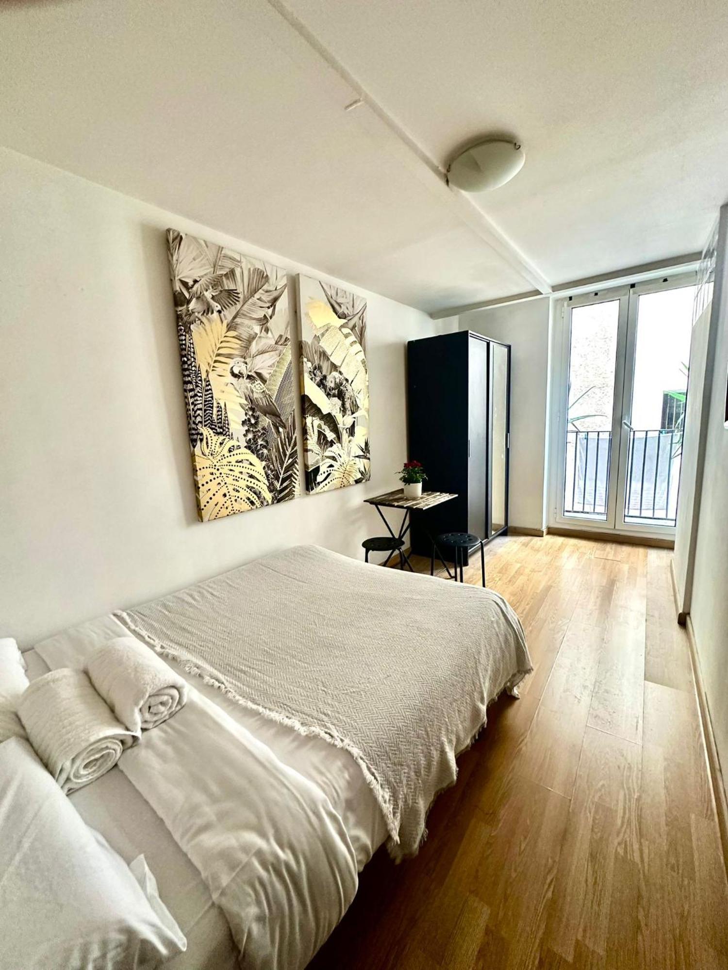 Private Rooms In City Center Barcelone Extérieur photo