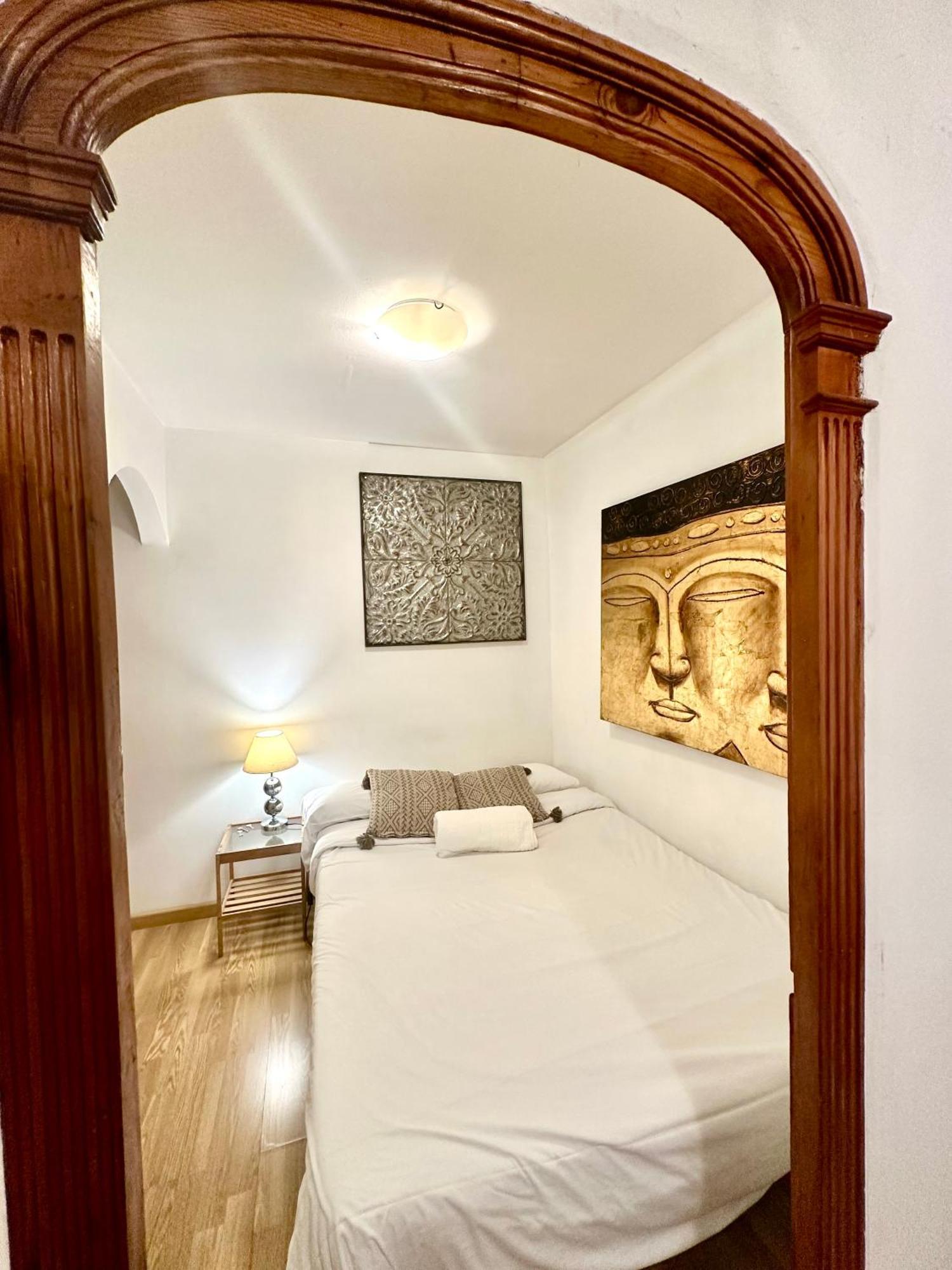 Private Rooms In City Center Barcelone Extérieur photo